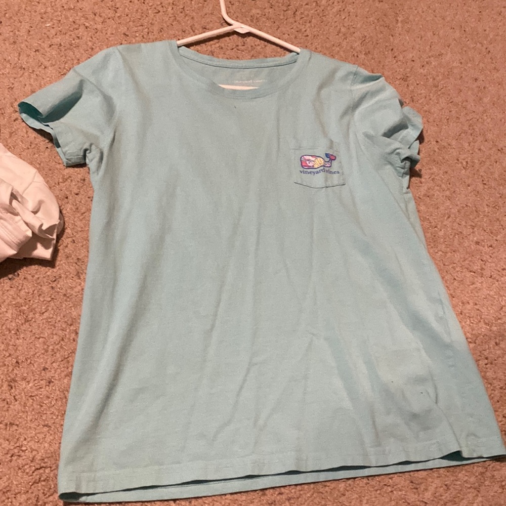 vineyard vines blue shirt